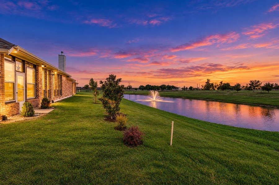 Property photo for 902 Saint Matthew Circle, Royse City, TX