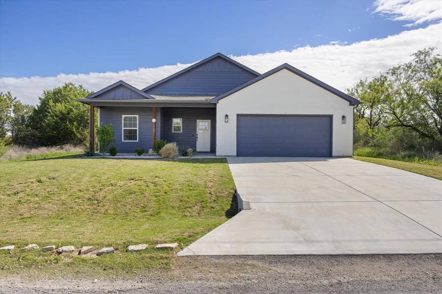 Property photo for 5707 Stonegate Circle, Granbury, TX