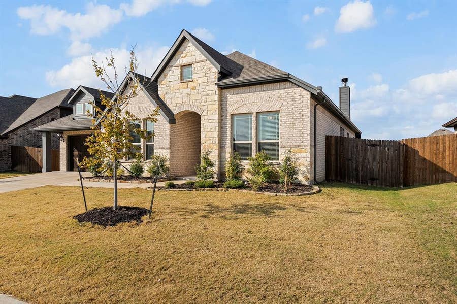 Property photo for 213 Perennial Way, Waxahachie, TX