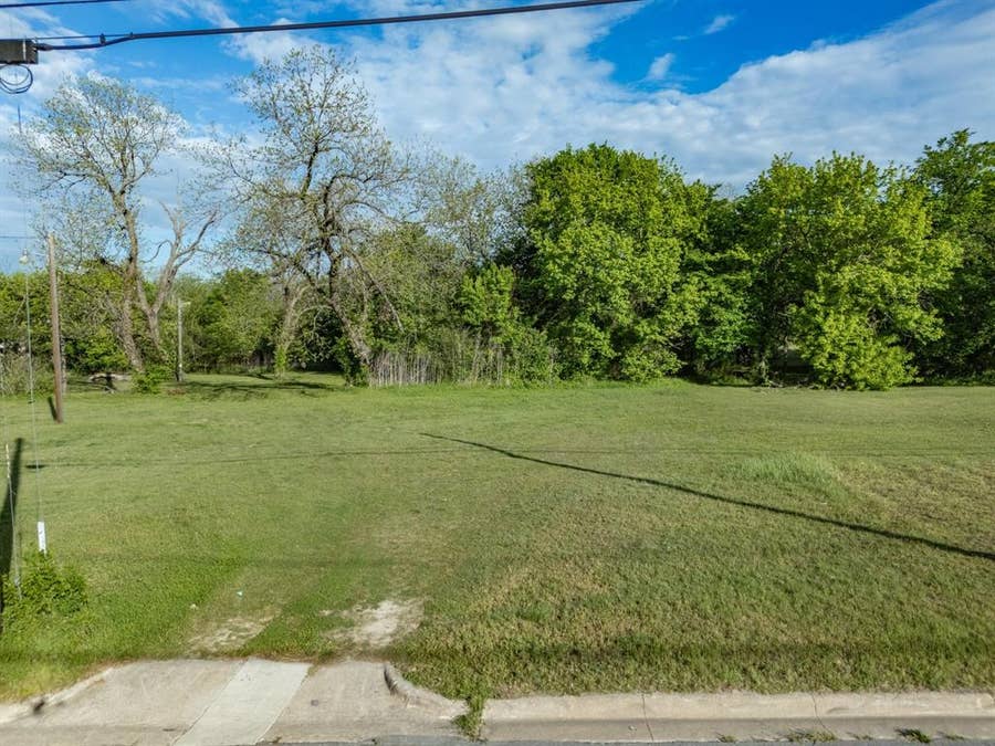 Property photo for 105 Wyatt Street, Waxahachie, TX