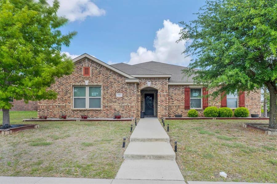 Property photo for 753 Snowy Orchid Lane, DeSoto, TX