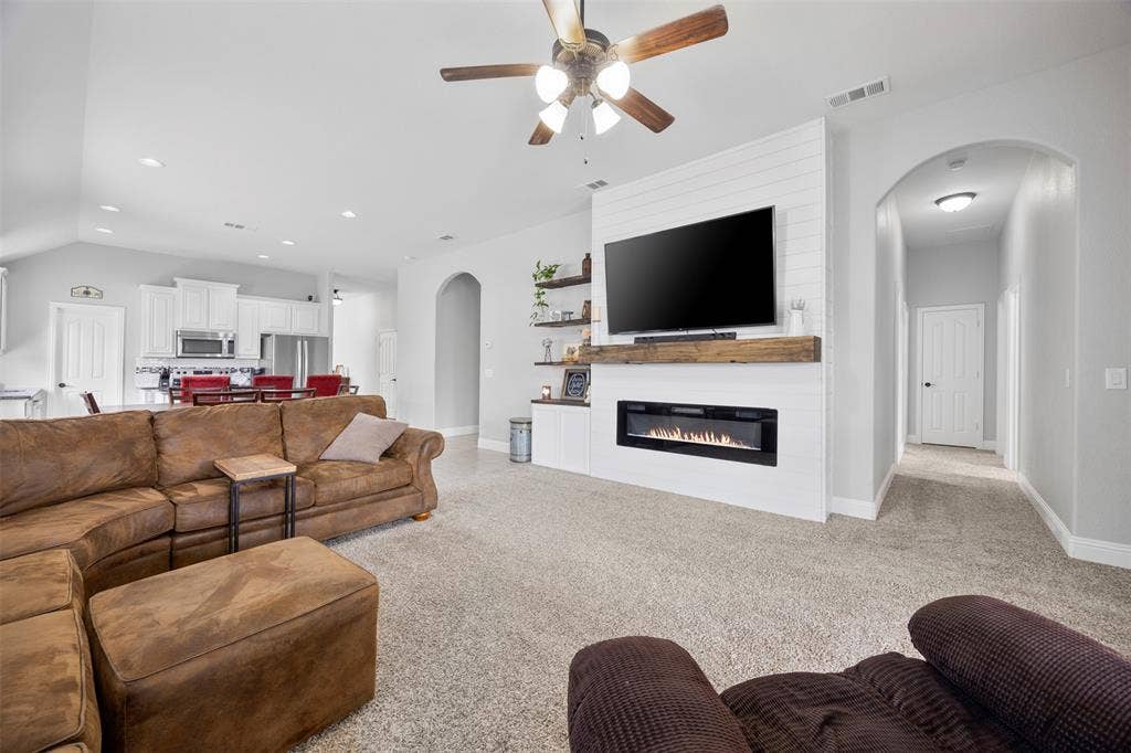 6618 Thistle Wood Drive, Midlothian, TX 76065 6618 Thistle Wood Drive, Midlothian, TX 76065