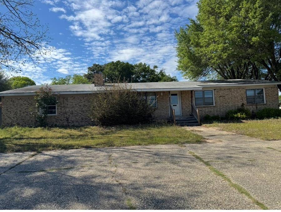 Property photo for 103 Pearl Street, Lindale, TX