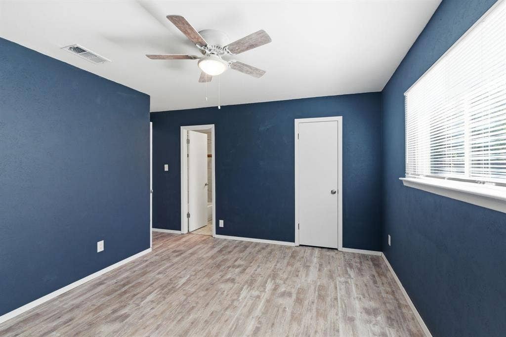 Unfurnished bedroom with light wood-style flooring and ceiling fan