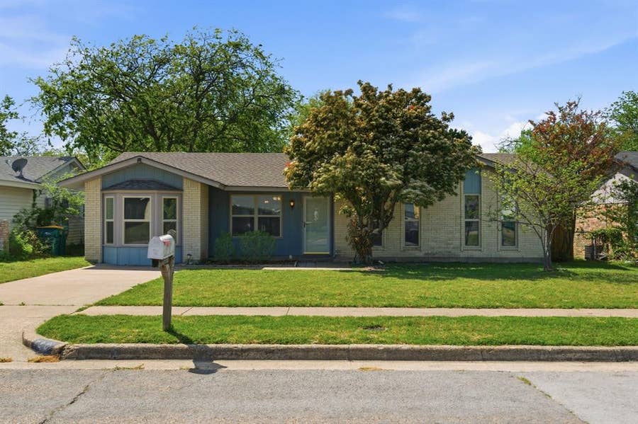 Property photo for 728 Lisa Lane, Cedar Hill, TX