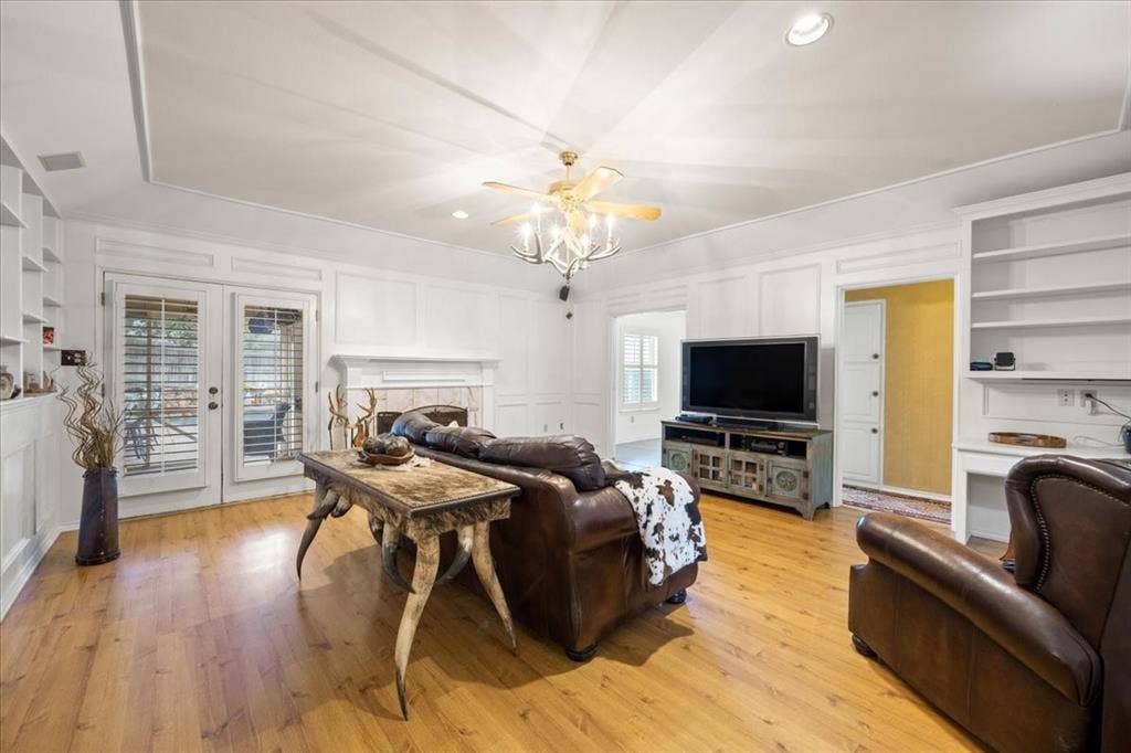 8325 Crosswind Drive, Fort Worth, TX 76179 8325 Crosswind Drive, Fort Worth, TX 76179