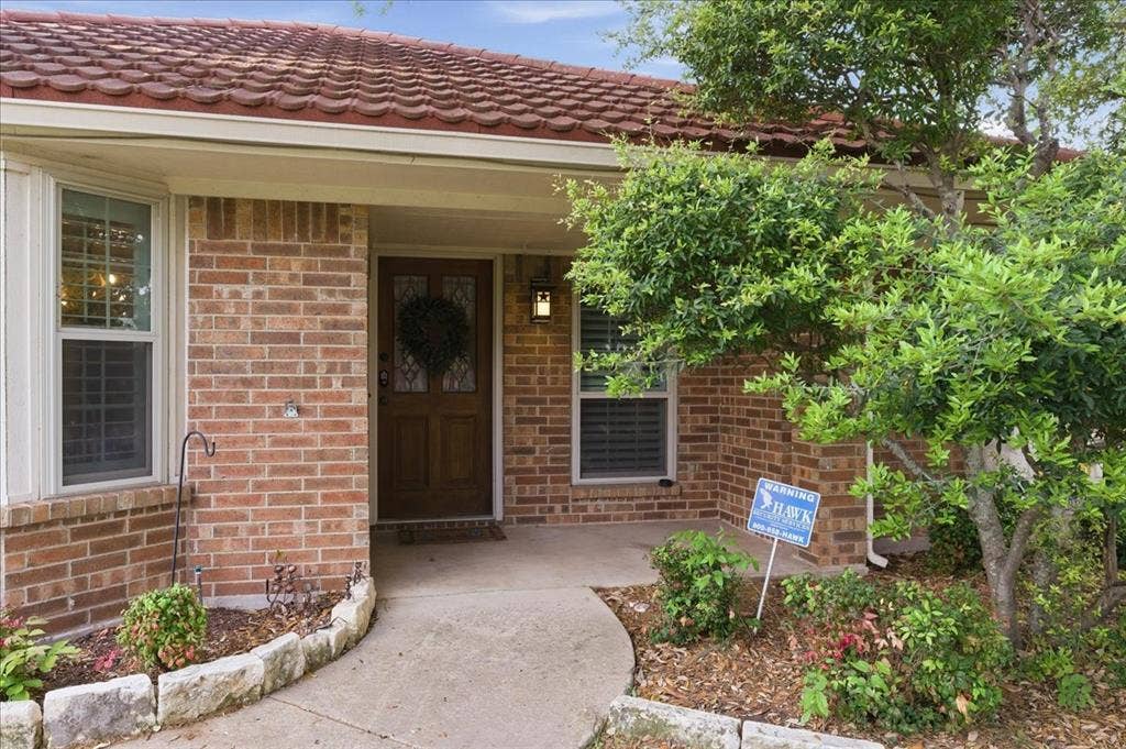 8325 Crosswind Drive, Fort Worth, TX 76179 8325 Crosswind Drive, Fort Worth, TX 76179