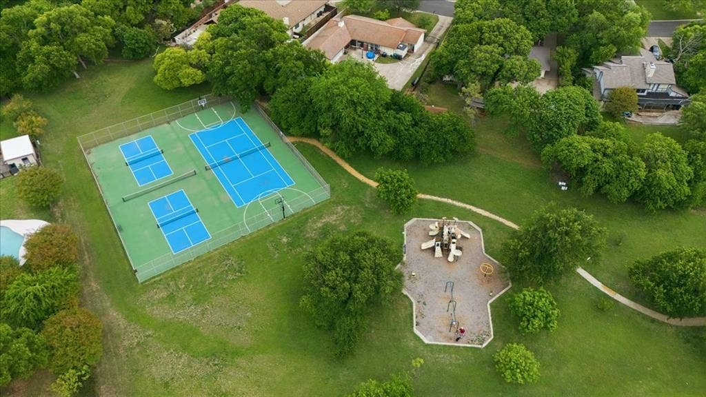 8325 Crosswind Drive, Fort Worth, TX 76179 Community Game Courts