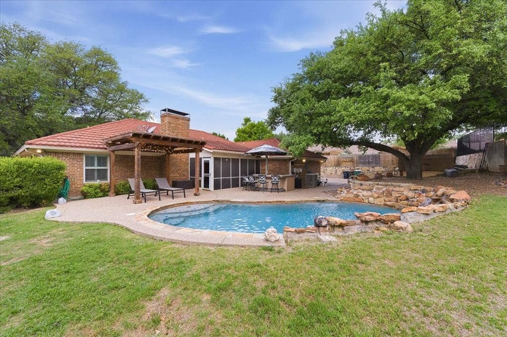 8325 Crosswind Drive, Fort Worth, TX 76179 8325 Crosswind Drive, Fort Worth, TX 76179