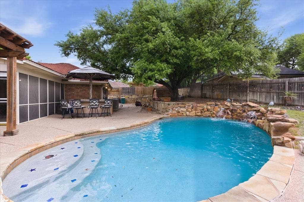 8325 Crosswind Drive, Fort Worth, TX 76179 8325 Crosswind Drive, Fort Worth, TX 76179