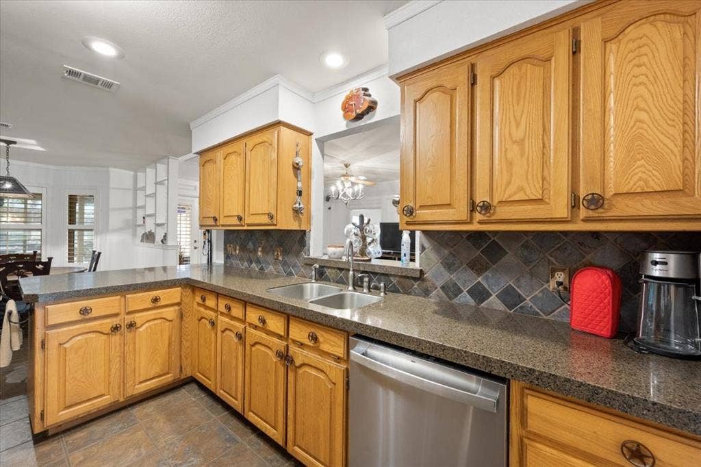 8325 Crosswind Drive, Fort Worth, TX 76179 8325 Crosswind Drive, Fort Worth, TX 76179
