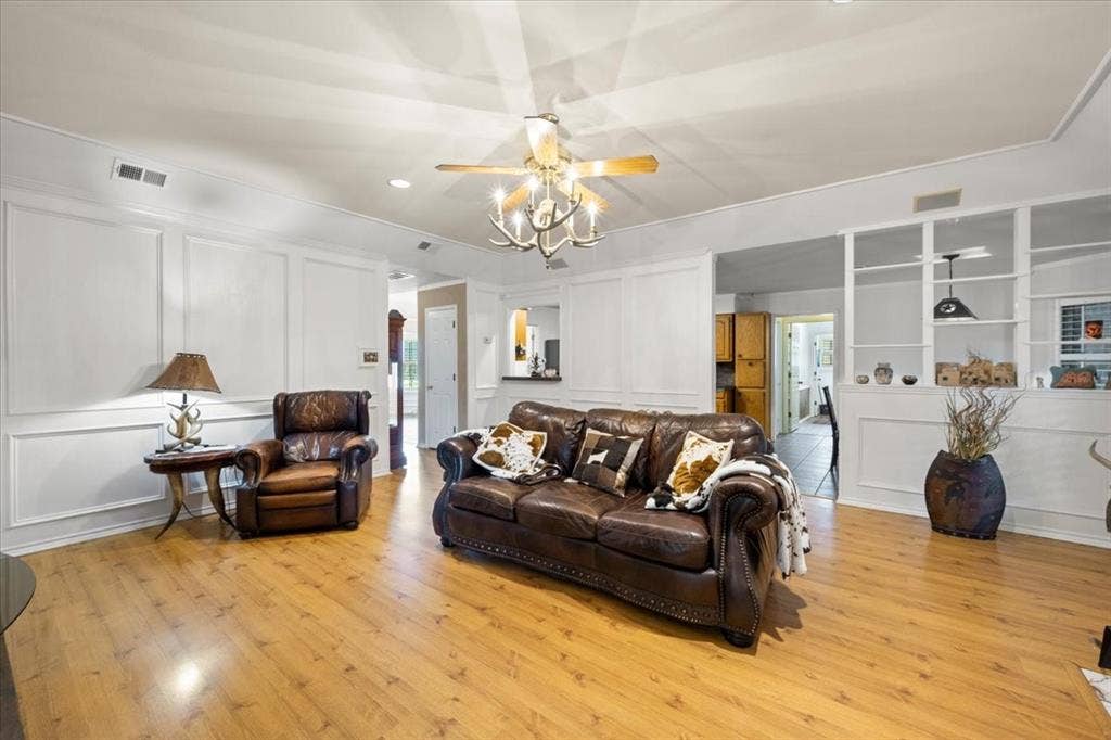 8325 Crosswind Drive, Fort Worth, TX 76179 8325 Crosswind Drive, Fort Worth, TX 76179