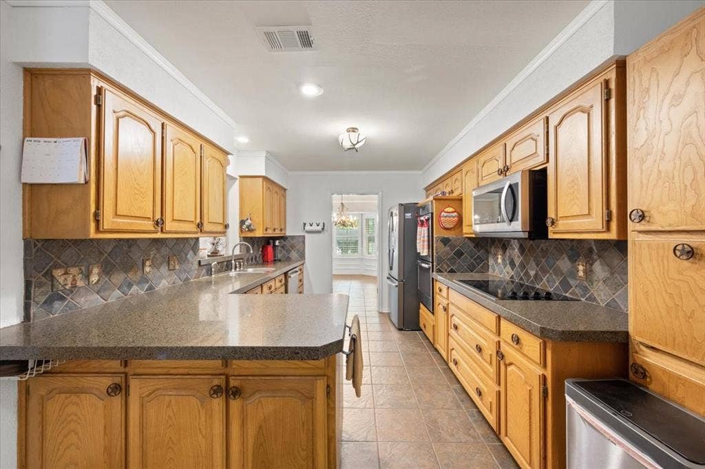 8325 Crosswind Drive, Fort Worth, TX 76179 8325 Crosswind Drive, Fort Worth, TX 76179