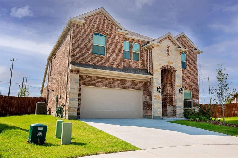 Property photo for 4924 Dewy Rose Lane, Fort Worth, TX