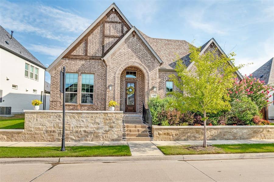 Property photo for 1403 Laurel Green Court, Arlington, TX