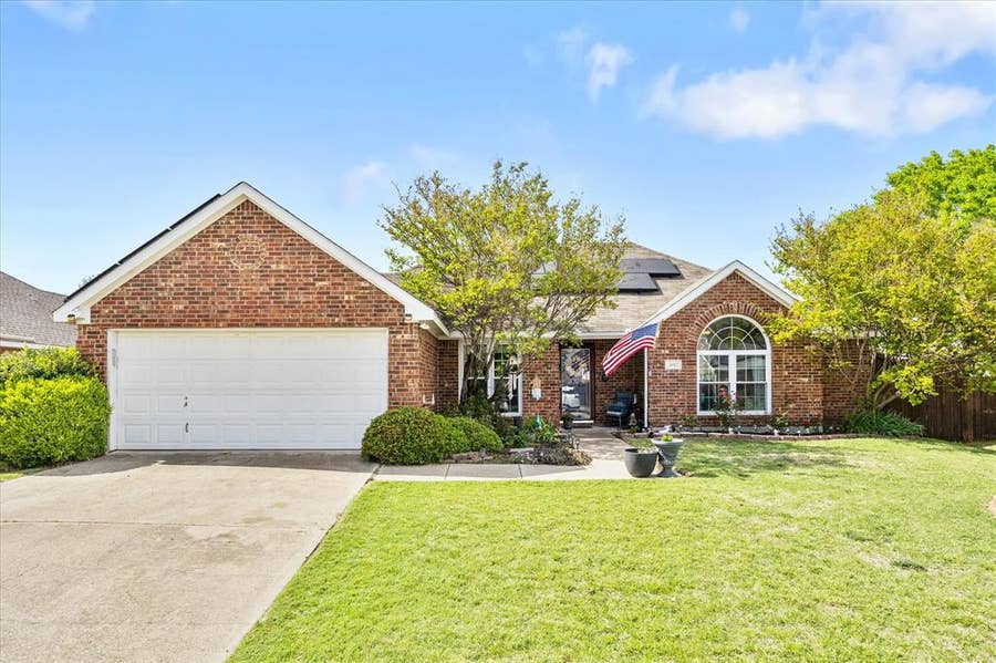 Property photo for 302 Glen Oak Trail, Forney, TX