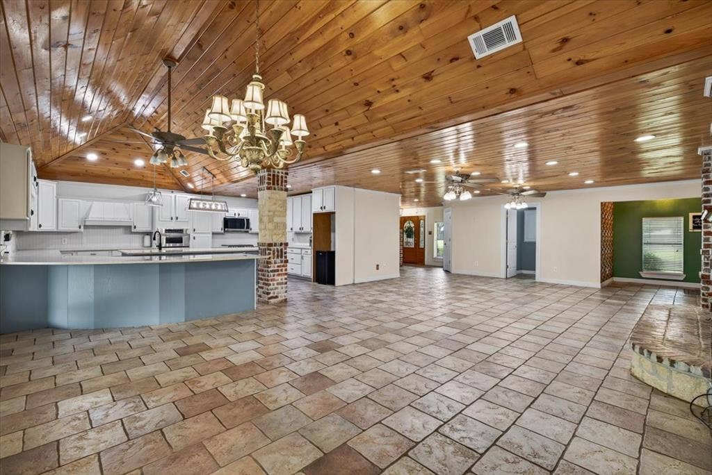 6130 Peninsula Circle, Athens, TX 75752 6130 Peninsula Circle, Athens, TX 75752