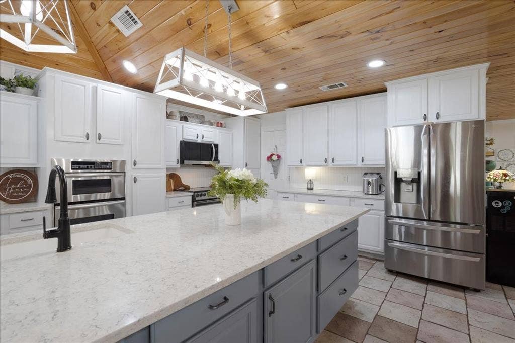 6130 Peninsula Circle, Athens, TX 75752 6130 Peninsula Circle, Athens, TX 75752