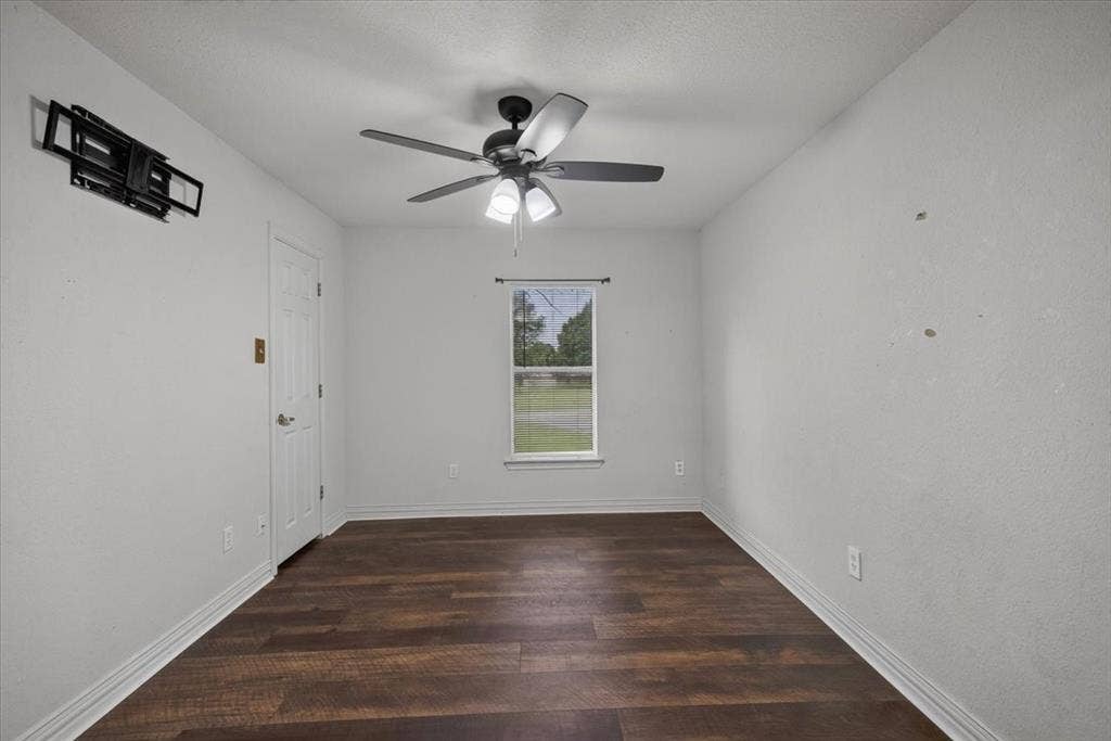6130 Peninsula Circle, Athens, TX 75752 6130 Peninsula Circle, Athens, TX 75752