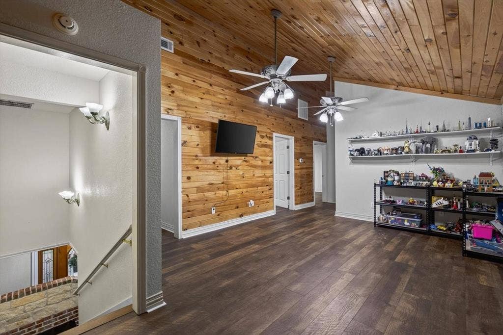 6130 Peninsula Circle, Athens, TX 75752 6130 Peninsula Circle, Athens, TX 75752