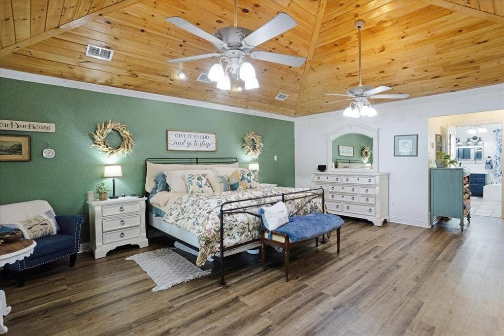 6130 Peninsula Circle, Athens, TX 75752 6130 Peninsula Circle, Athens, TX 75752