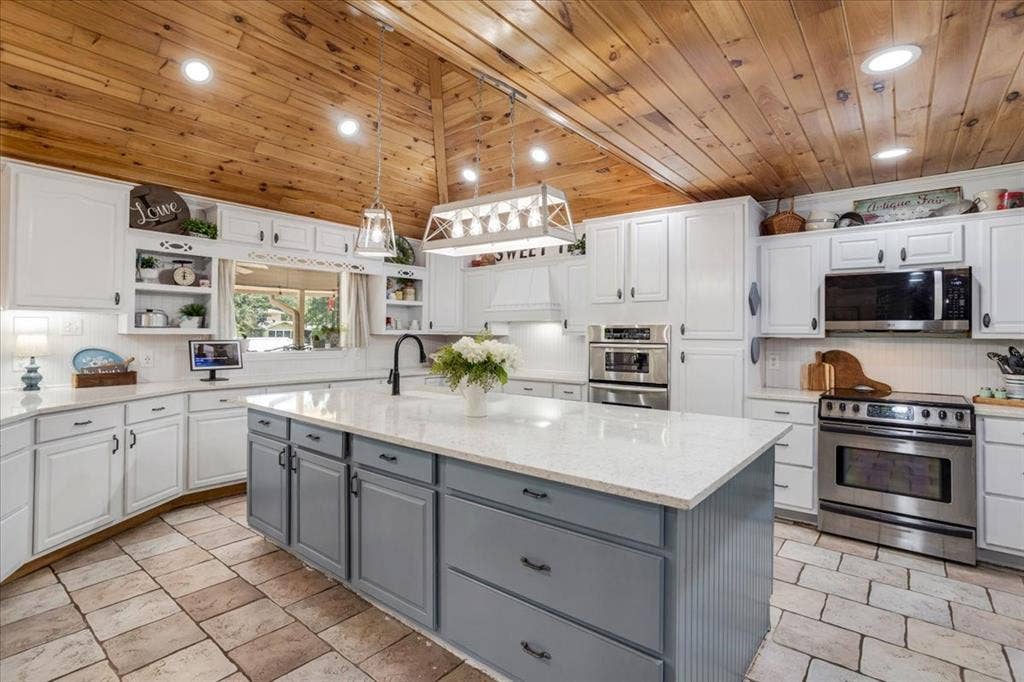 6130 Peninsula Circle, Athens, TX 75752 6130 Peninsula Circle, Athens, TX 75752