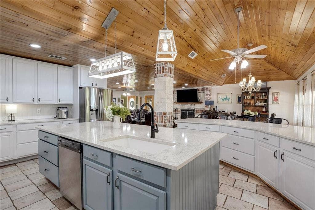 6130 Peninsula Circle, Athens, TX 75752 6130 Peninsula Circle, Athens, TX 75752