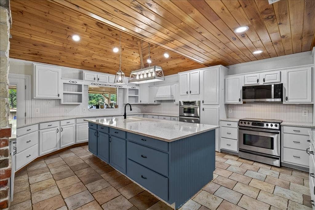 6130 Peninsula Circle, Athens, TX 75752 6130 Peninsula Circle, Athens, TX 75752
