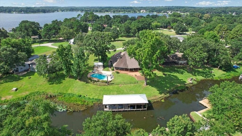 6130 Peninsula Circle, Athens, TX 75752 6130 Peninsula Circle, Athens, TX 75752