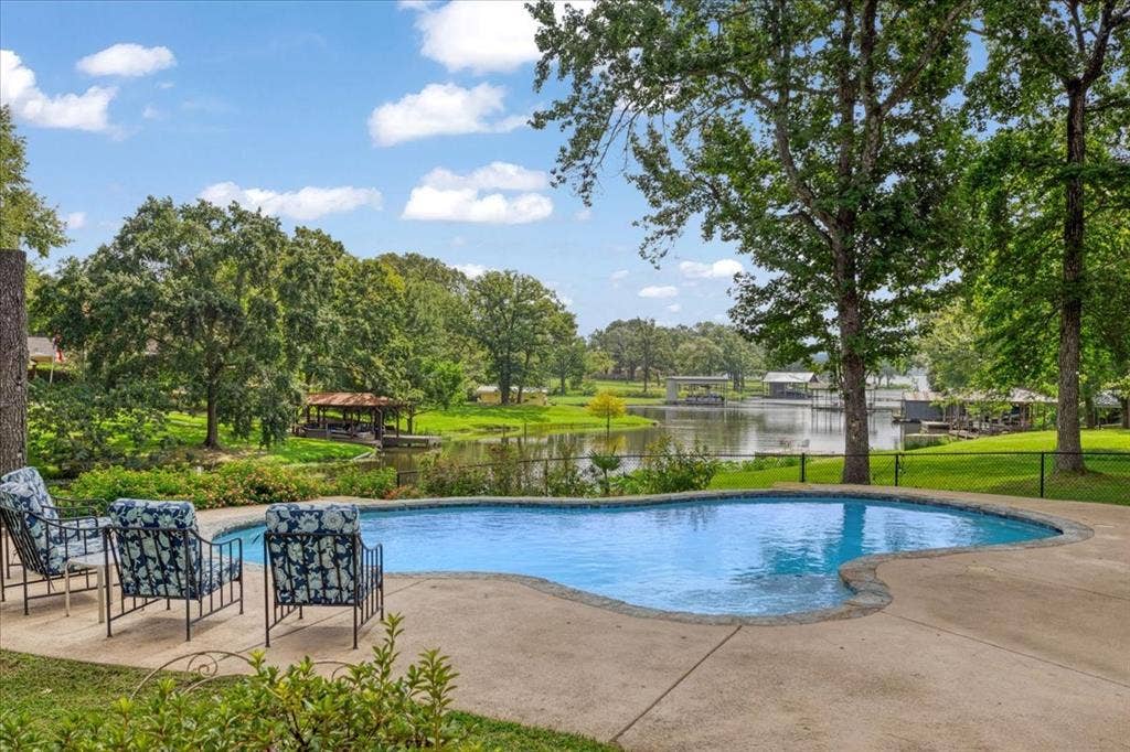 6130 Peninsula Circle, Athens, TX 75752 6130 Peninsula Circle, Athens, TX 75752