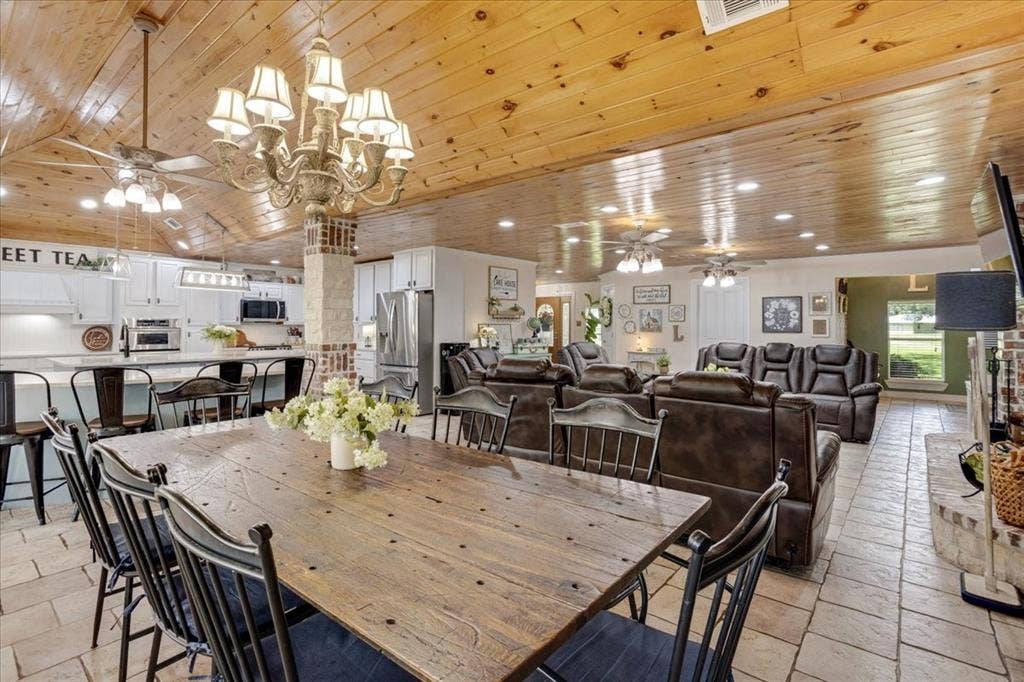 6130 Peninsula Circle, Athens, TX 75752 6130 Peninsula Circle, Athens, TX 75752