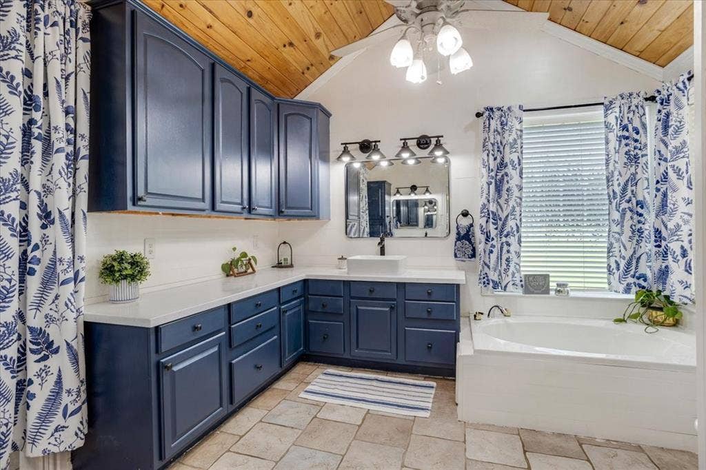 6130 Peninsula Circle, Athens, TX 75752 6130 Peninsula Circle, Athens, TX 75752
