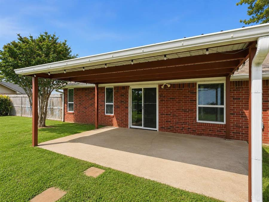Property photo for 636 E Eubank Street, Mabank, TX