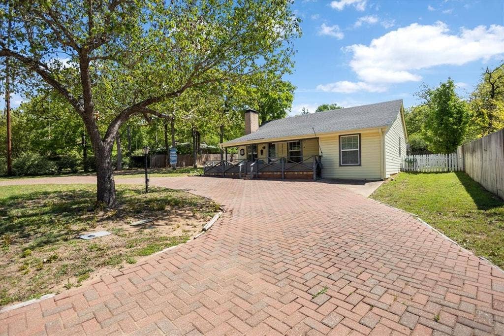 333 Lakeview Drive, Hideaway, TX 75771 Paved Driveway