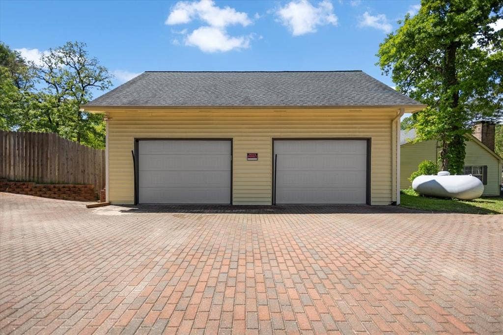 333 Lakeview Drive, Hideaway, TX 75771 2 Car Detached Garage