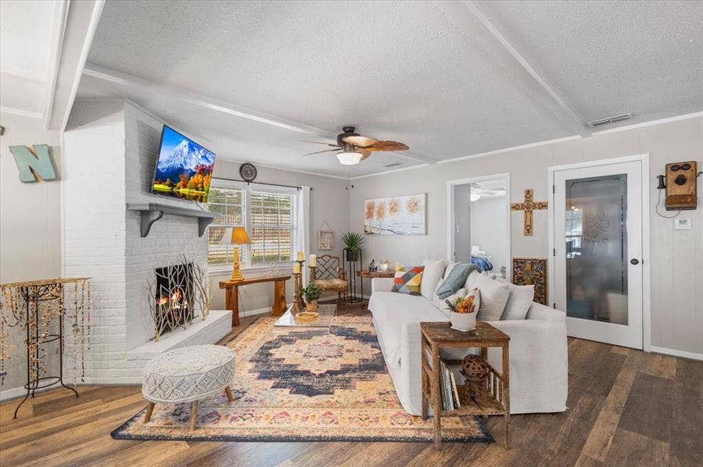 333 Lakeview Drive, Hideaway, TX 75771 Fireplace