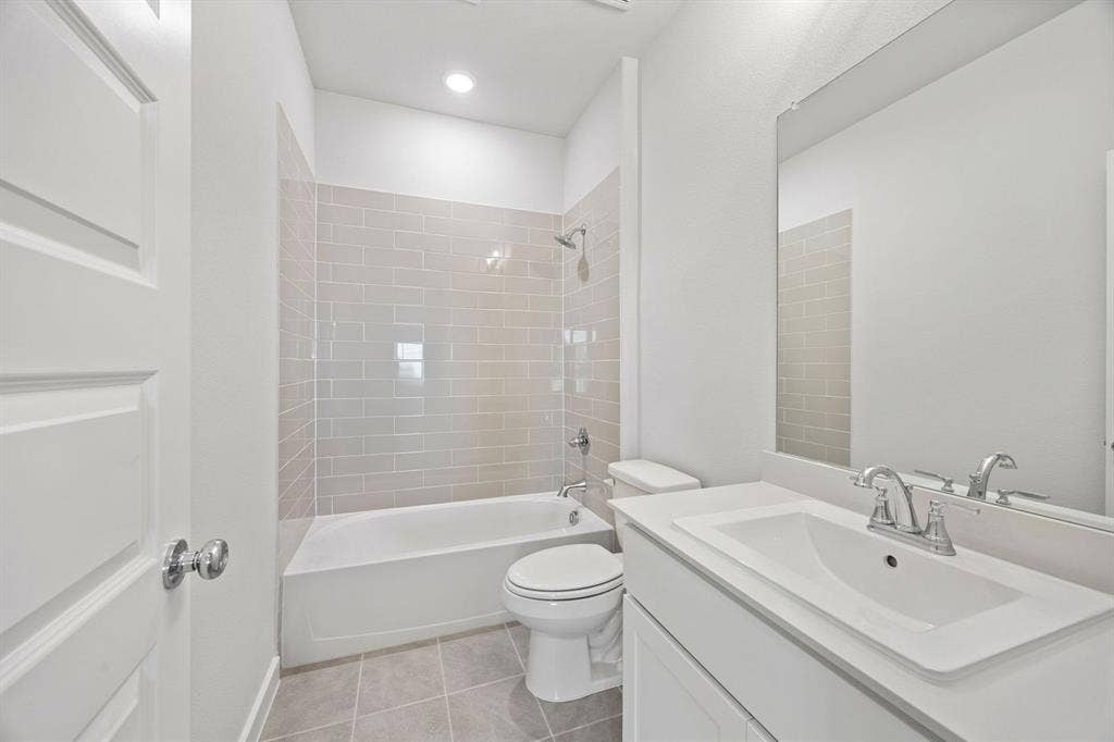 1461 Companero Street, Haslet, TX 76052 Bathroom in the Wimbledon home plan by Trophy Signature Homes – REPRESENTATIVE PHOTO