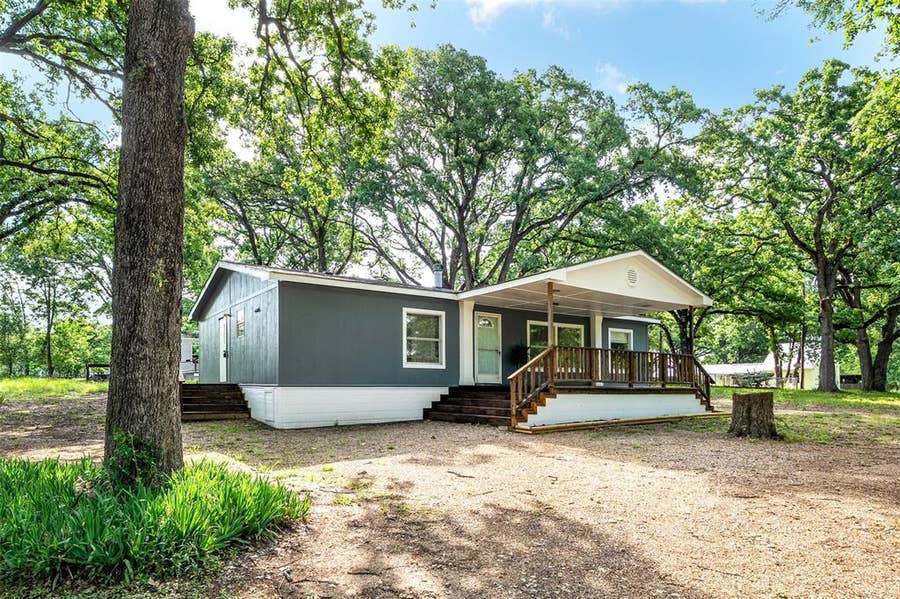 Property photo for 102 Lakewood Drive, Mabank, TX