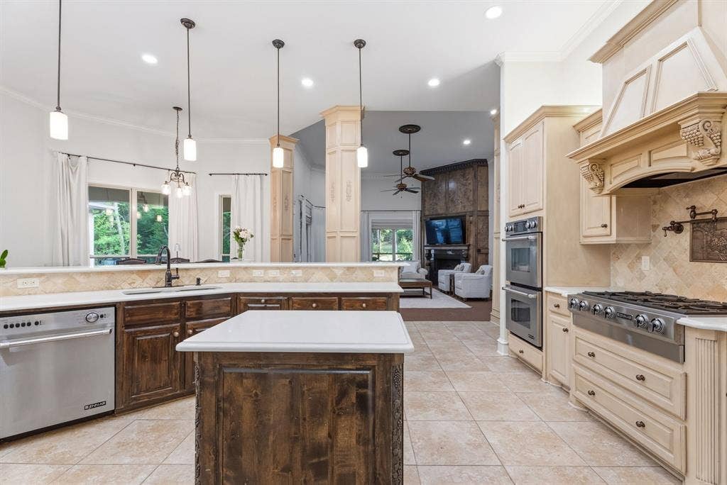 1915 Stoneleaf Drive, Tyler, TX 75703 1915 Stoneleaf Drive, Tyler, TX 75703