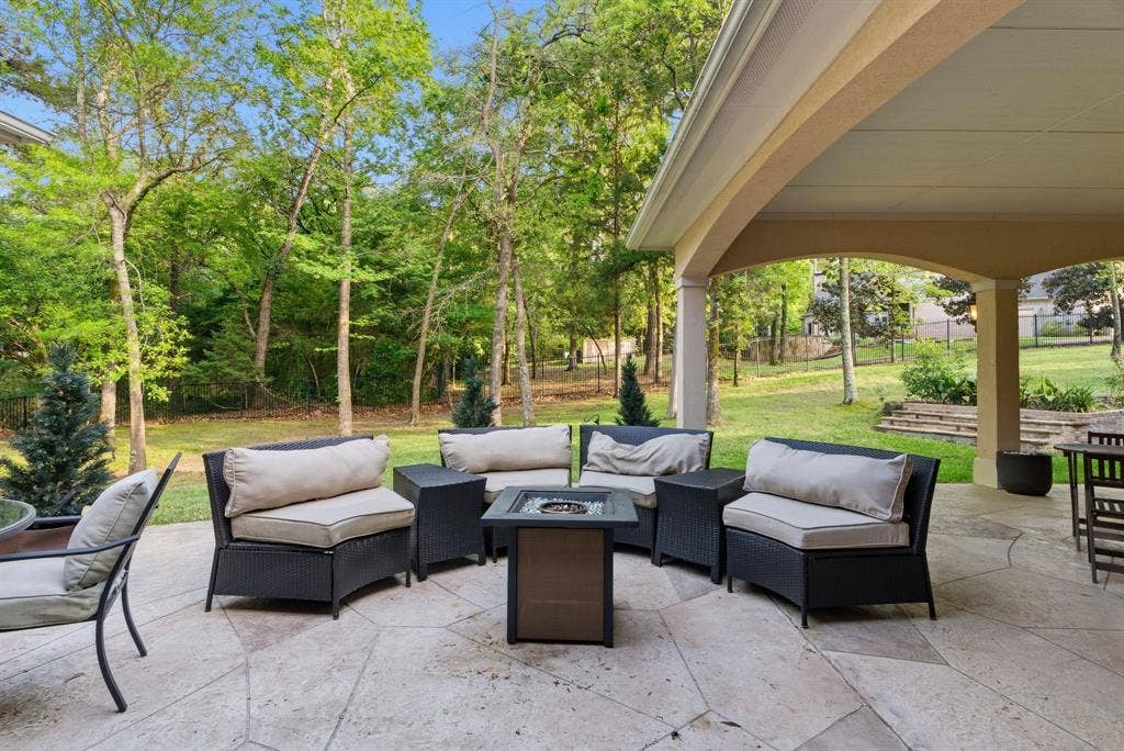 1915 Stoneleaf Drive, Tyler, TX 75703 1915 Stoneleaf Drive, Tyler, TX 75703