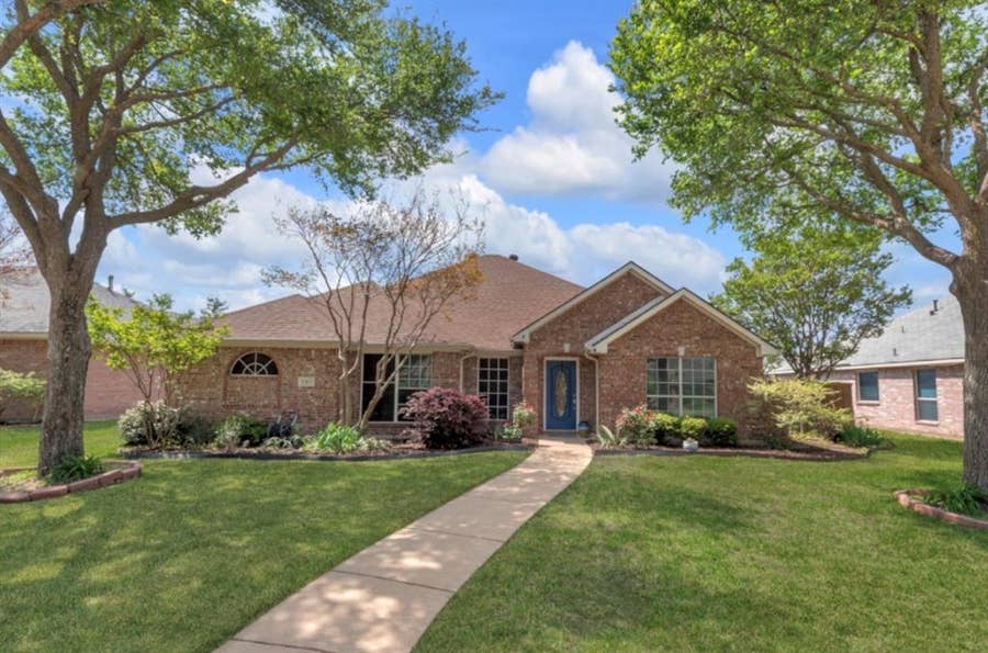 Property photo for 10109 Bent Tree Drive, Rowlett, TX
