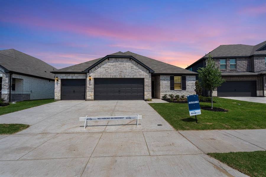 Property photo for 4006 Granbury Drive, Farmersville, TX
