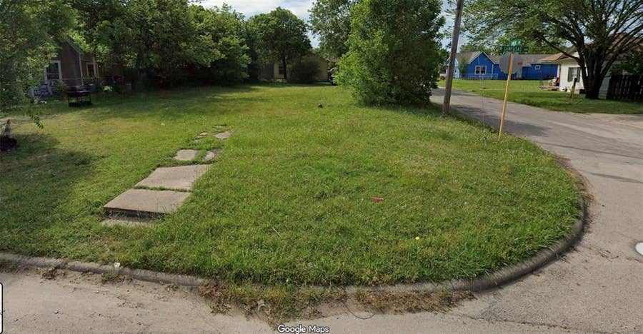 Property photo for 403 W Lampasas Street, Ennis, TX