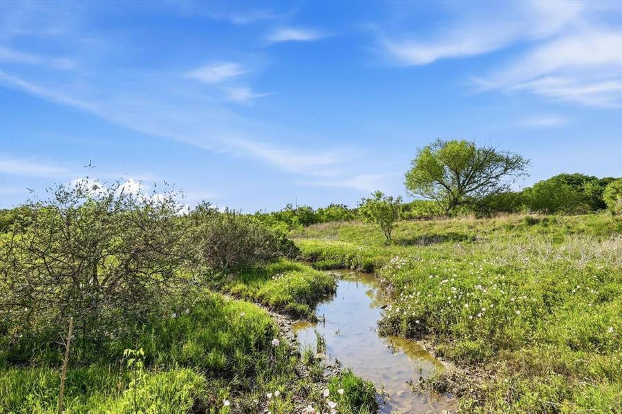 Property photo for 1601 Oak Grove Road E, Fort Worth, TX