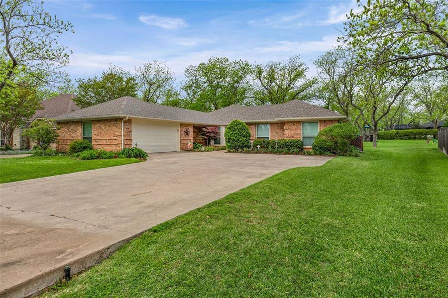 Property photo for 8902 Woodlawn Drive, Granbury, TX