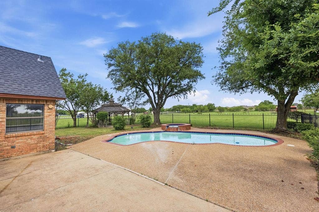211 Bayne Road, Haslet, TX 76052