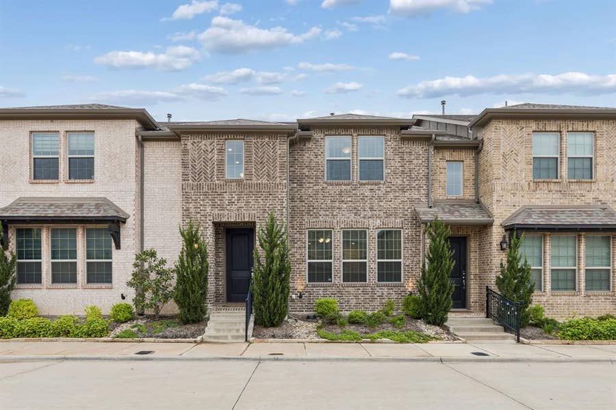 Property photo for 911 Ponds Edge Lane, Euless, TX