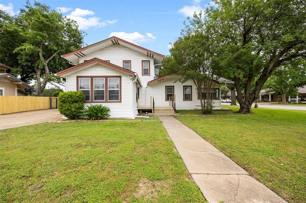401 N Dallas Street, Ennis, TX 75119 401 N Dallas Street, Ennis, TX 75119