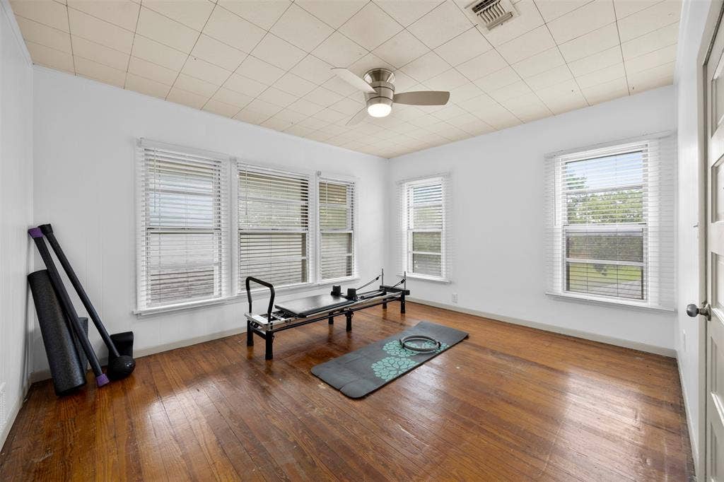 401 N Dallas Street, Ennis, TX 75119 401 N Dallas Street, Ennis, TX 75119