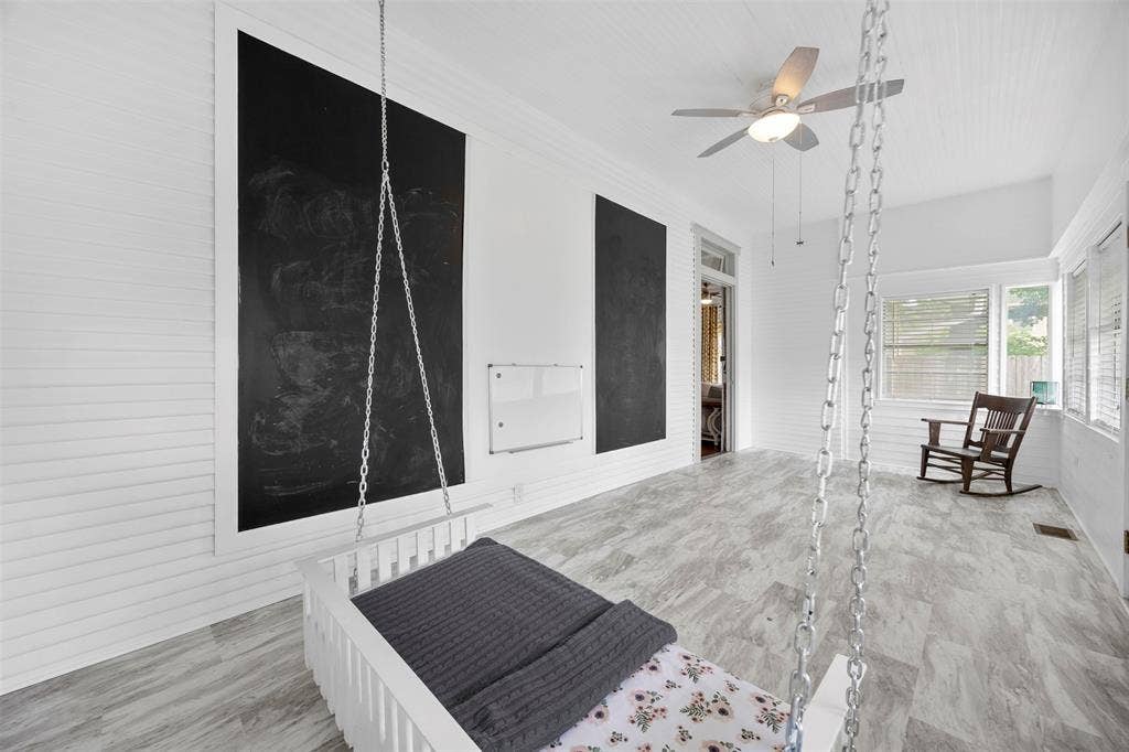 401 N Dallas Street, Ennis, TX 75119 401 N Dallas Street, Ennis, TX 75119